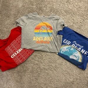 Bundle/lot of 3 tees XS
